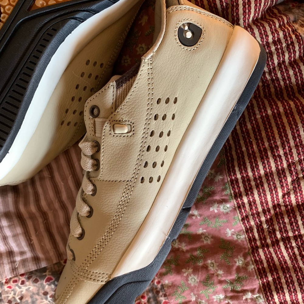 Gravis Leather Sneaker Walking Shoe